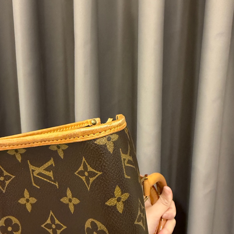 LV 原花金球三角手提包M40009-13