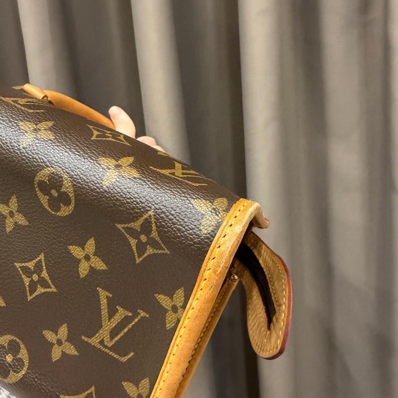 LV 原花金球三角手提包M40009-14