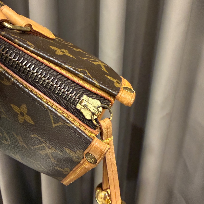 LV 原花金球三角手提包M40009-17