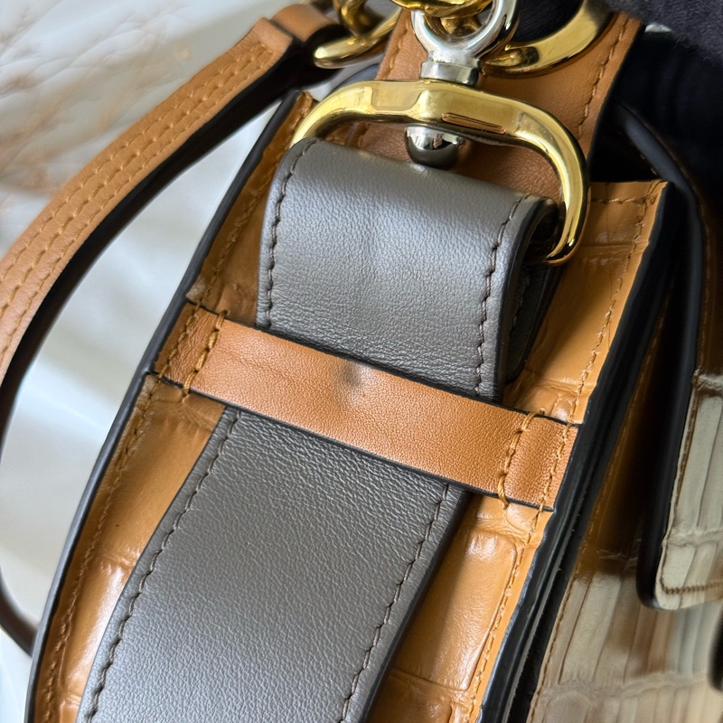 Tess Small Bag 壓鱷魚紋牛皮肩背/斜背二用包(秋葉棕)-8