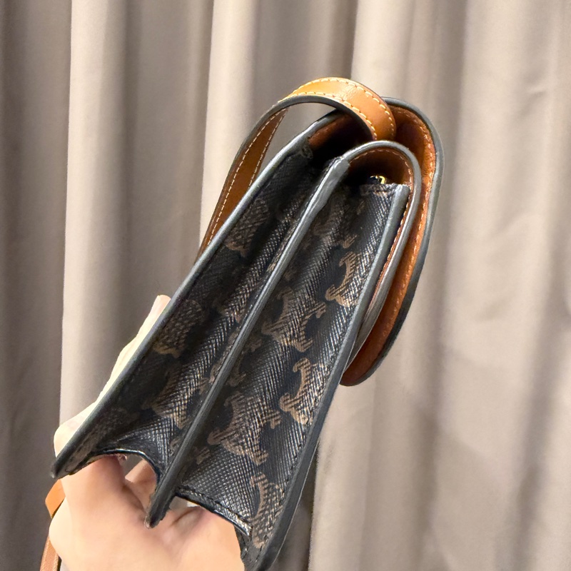 Celine PVC咖牛皮斜背WOC-3