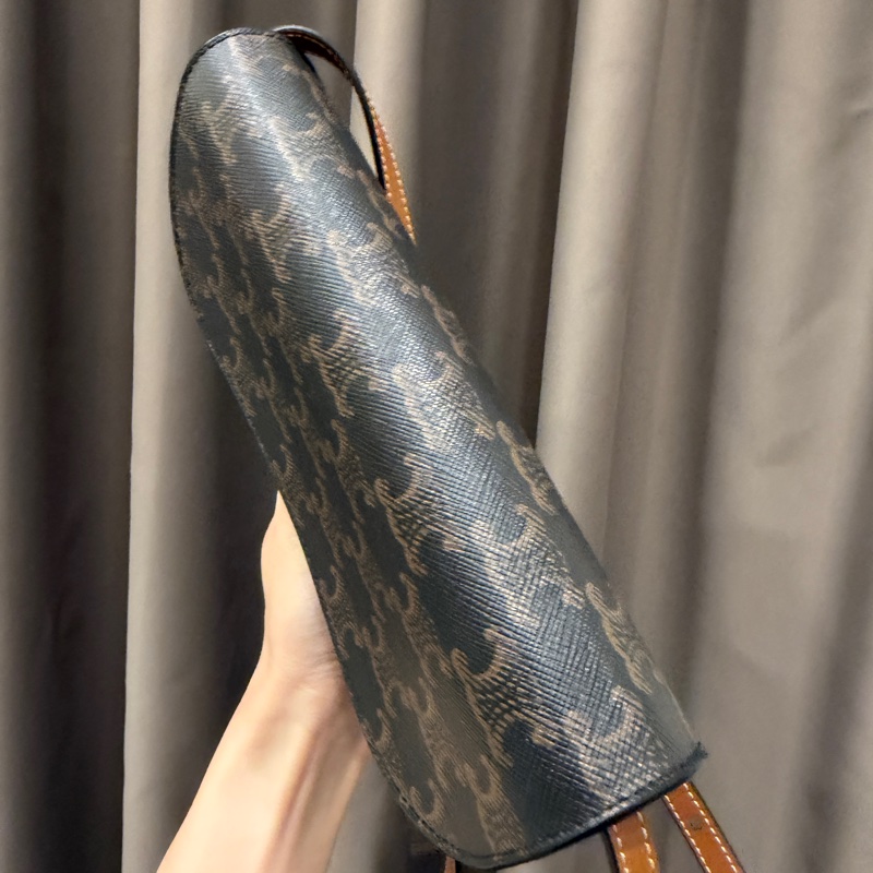 Celine PVC咖牛皮斜背WOC-4