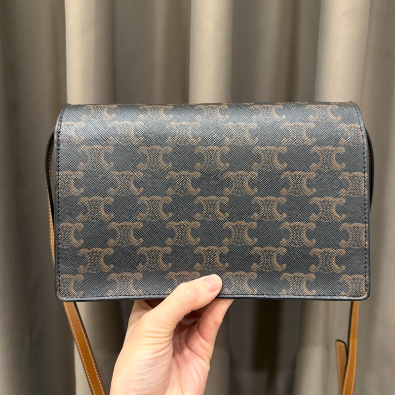 Celine PVC咖牛皮斜背WOC-5