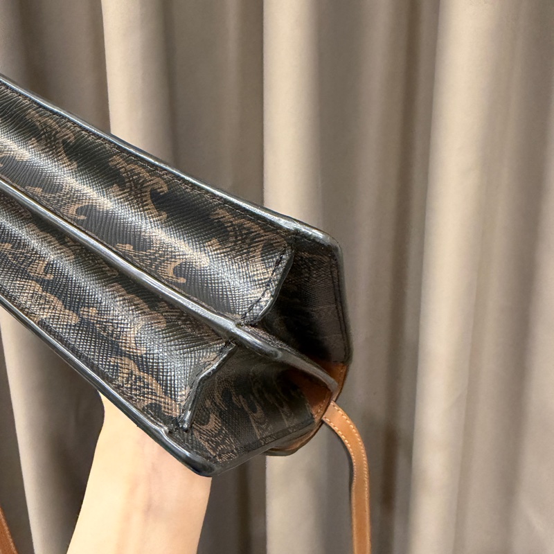 Celine PVC咖牛皮斜背WOC-8