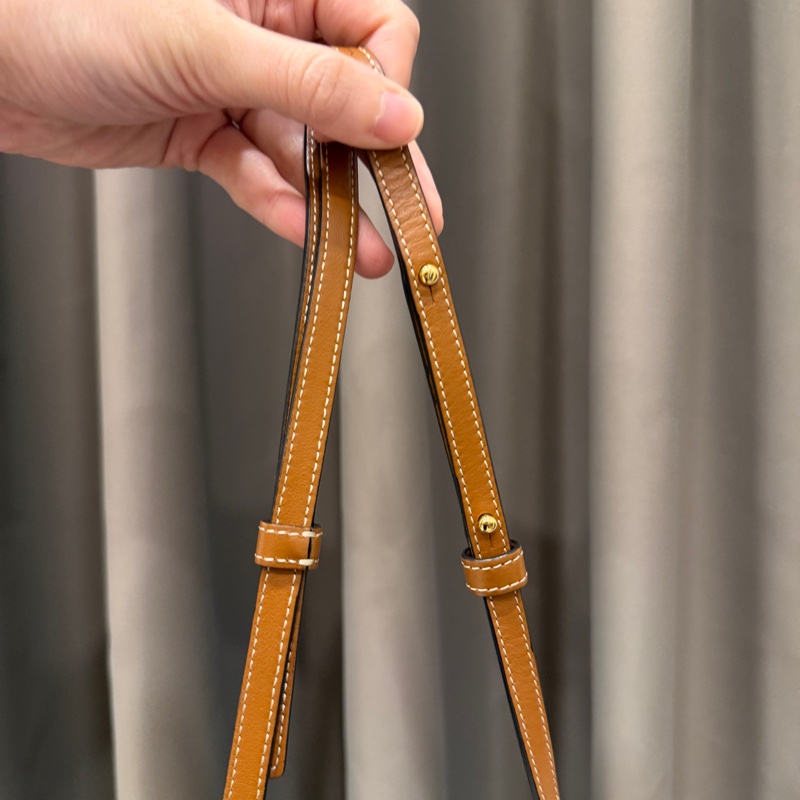 Celine PVC咖牛皮斜背WOC-17