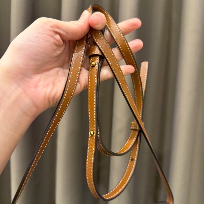 Celine PVC咖牛皮斜背WOC-18