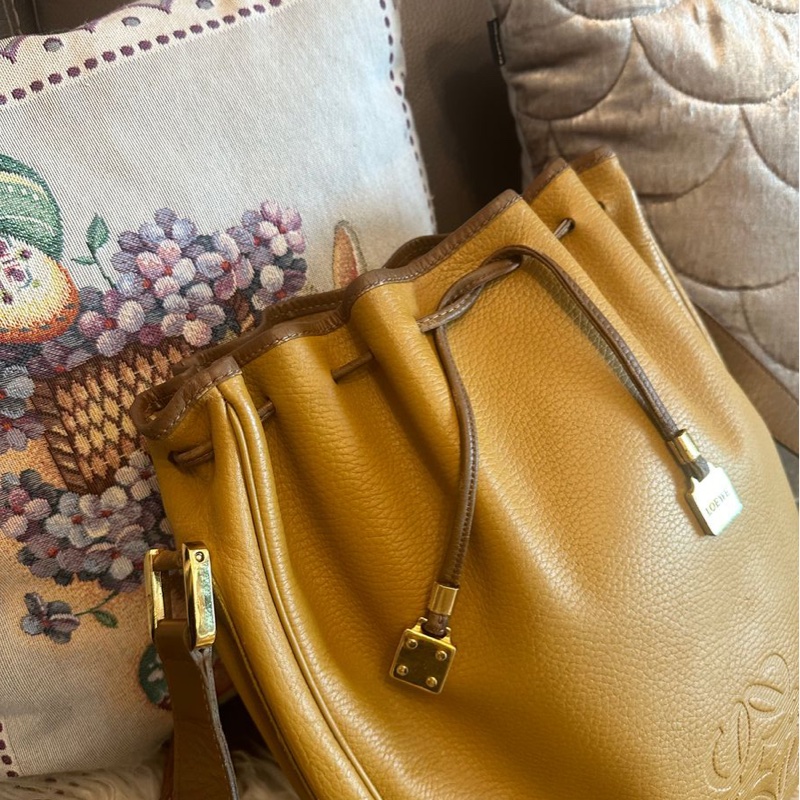 羅意威 蛋蛋包 棕色 焦糖色 水桶包 水桶包 斜背包 側背包  中古包包 托特包 側肩包 水桶包 復古包 古董包 vintage loewe drawstring bucket bag-19