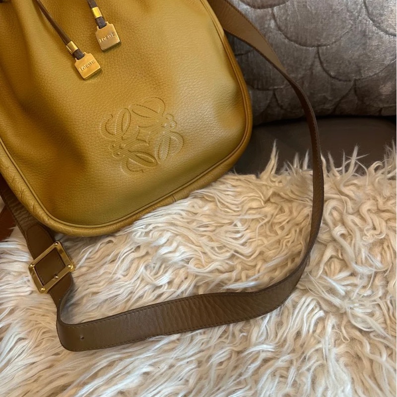 羅意威 蛋蛋包 棕色 焦糖色 水桶包 水桶包 斜背包 側背包  中古包包 托特包 側肩包 水桶包 復古包 古董包 vintage loewe drawstring bucket bag-21