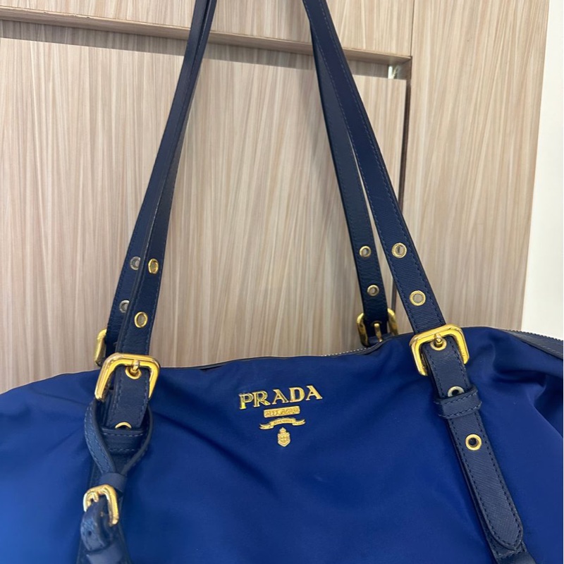 普拉達 經典尼龍皮革兩用的托特包 深藍色 PRADA金字浮雕LOGO尼龍肩背/斜背兩用購物包-4