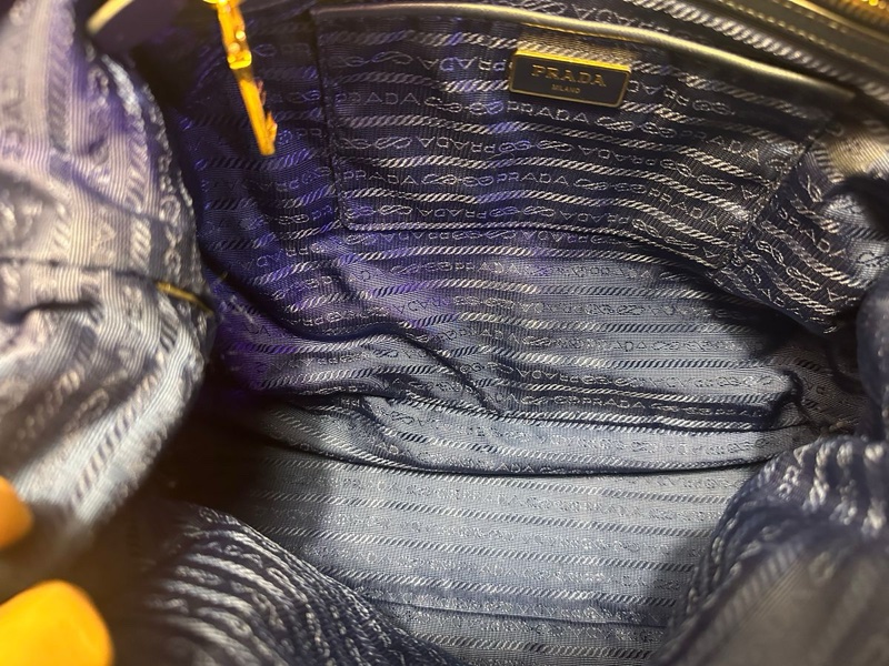 普拉達 經典尼龍皮革兩用的托特包 深藍色 PRADA金字浮雕LOGO尼龍肩背/斜背兩用購物包-10