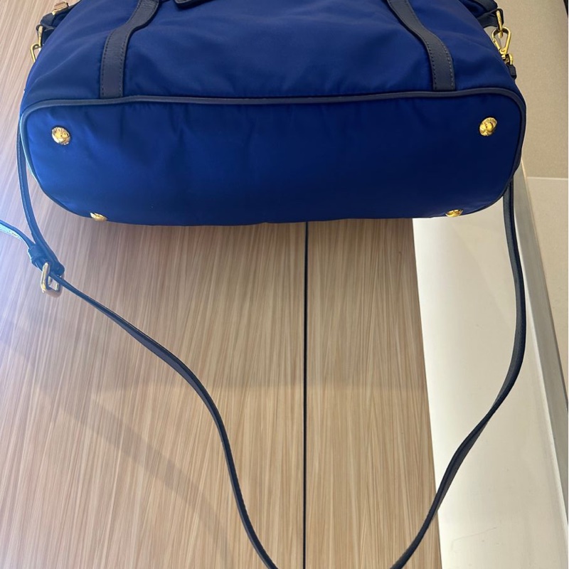 普拉達 經典尼龍皮革兩用的托特包 深藍色 PRADA金字浮雕LOGO尼龍肩背/斜背兩用購物包-16