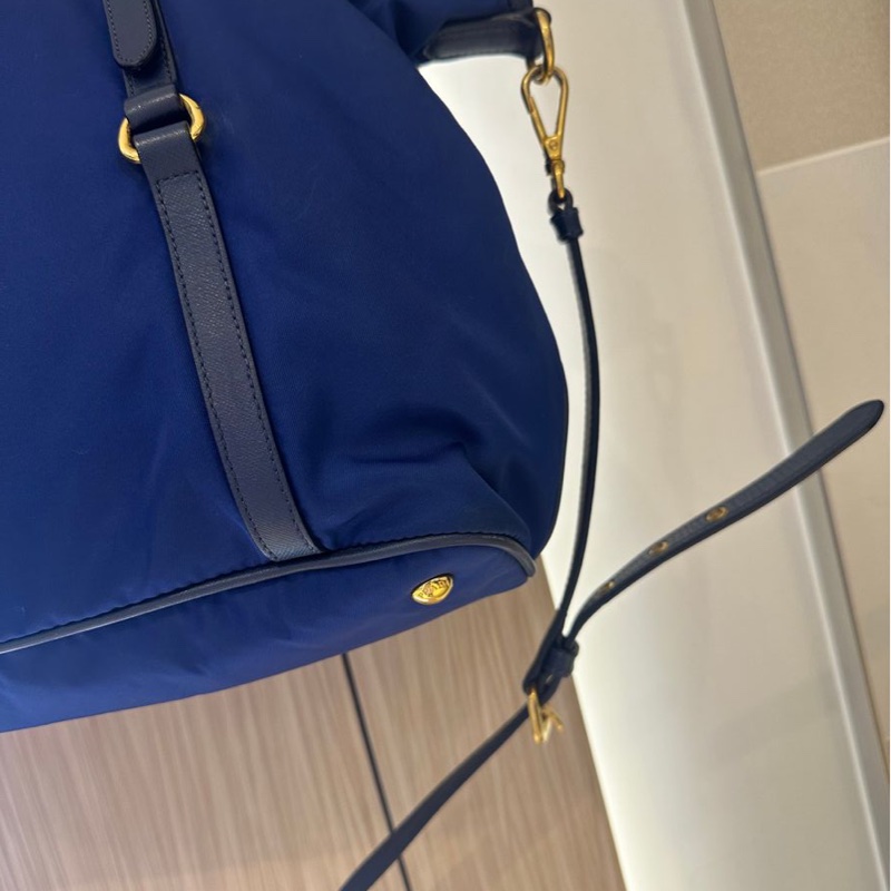 普拉達 經典尼龍皮革兩用的托特包 深藍色 PRADA金字浮雕LOGO尼龍肩背/斜背兩用購物包-21