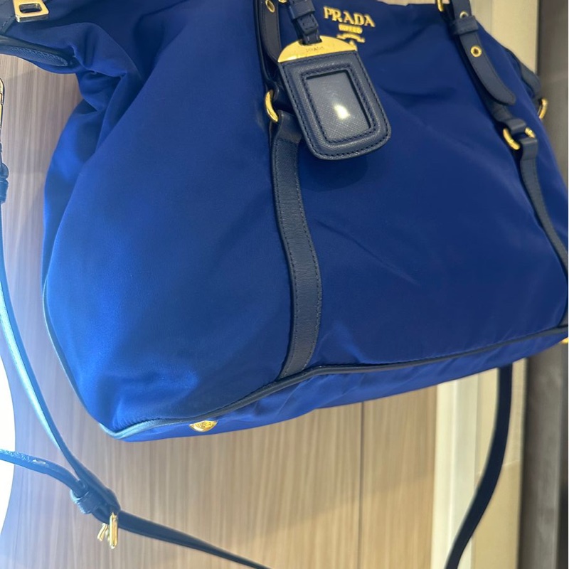 普拉達 經典尼龍皮革兩用的托特包 深藍色 PRADA金字浮雕LOGO尼龍肩背/斜背兩用購物包-25