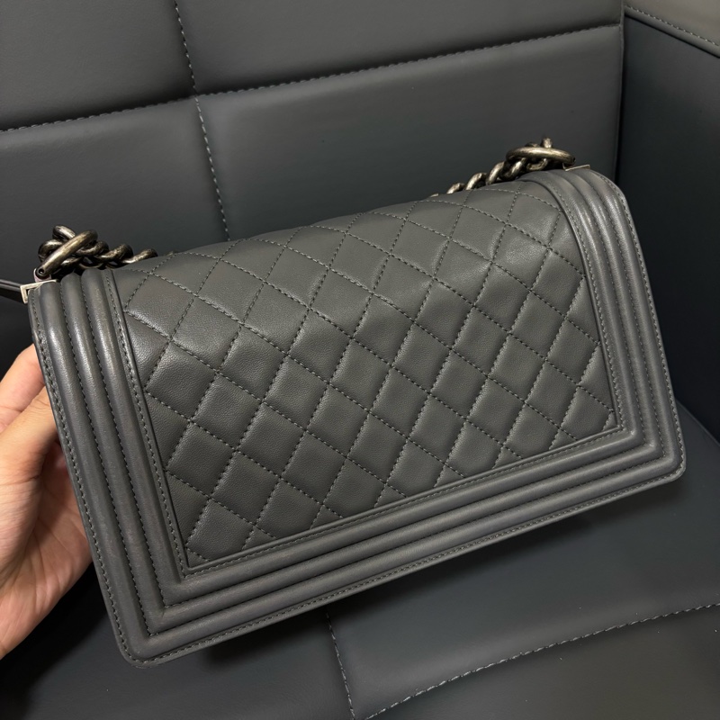 Chanel 灰藍色銀扣羊皮Boy25-1