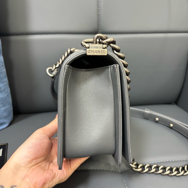 Chanel 灰藍色銀扣羊皮Boy25-2