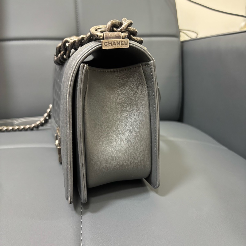 Chanel 灰藍色銀扣羊皮Boy25-3