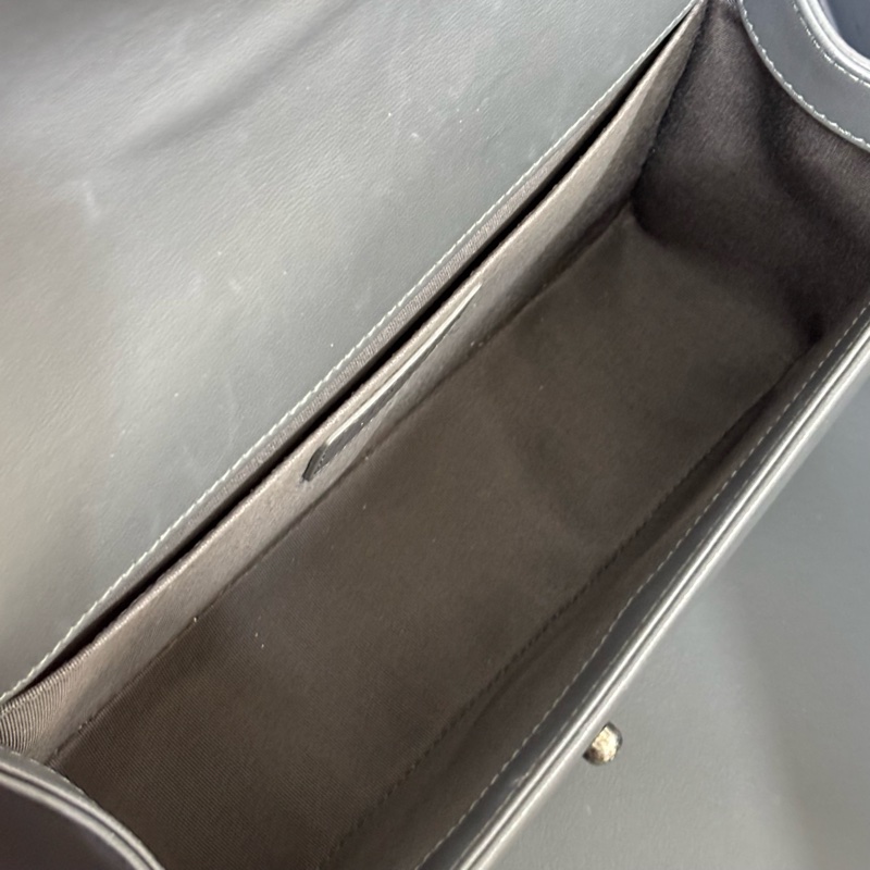 Chanel 灰藍色銀扣羊皮Boy25-5