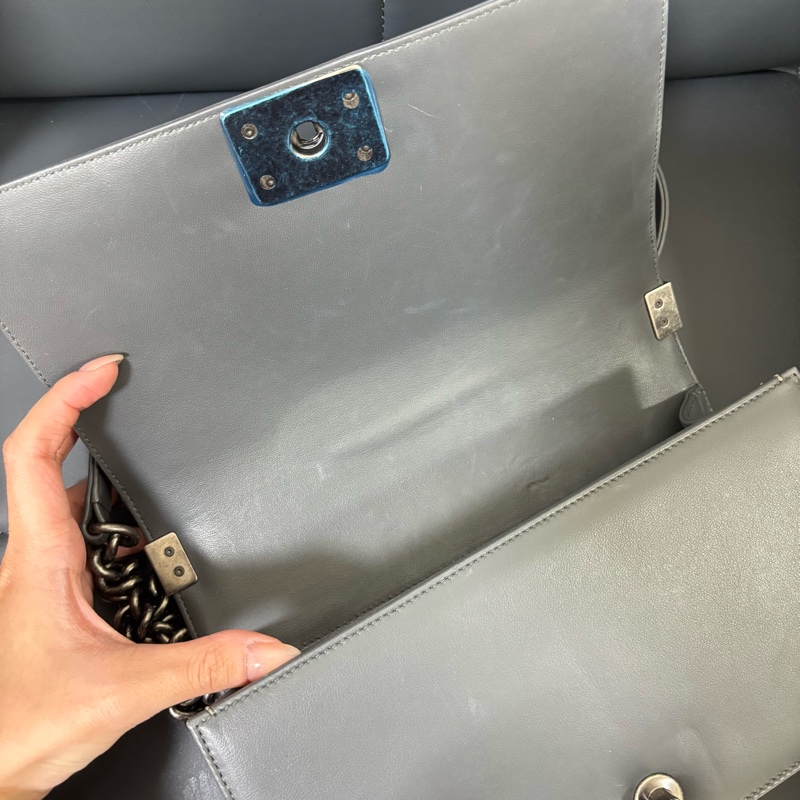 Chanel 灰藍色銀扣羊皮Boy25-8