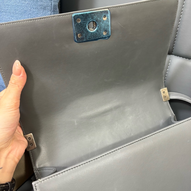 Chanel 灰藍色銀扣羊皮Boy25-9