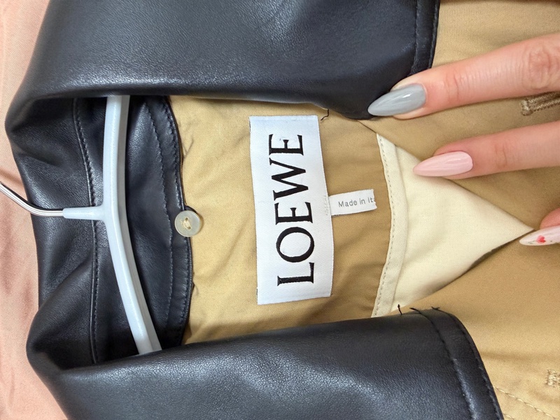 Loewe Pleated Trench Coat  卡其風衣外套 領子可拆 領子/背後logo標是羊皮材質-3