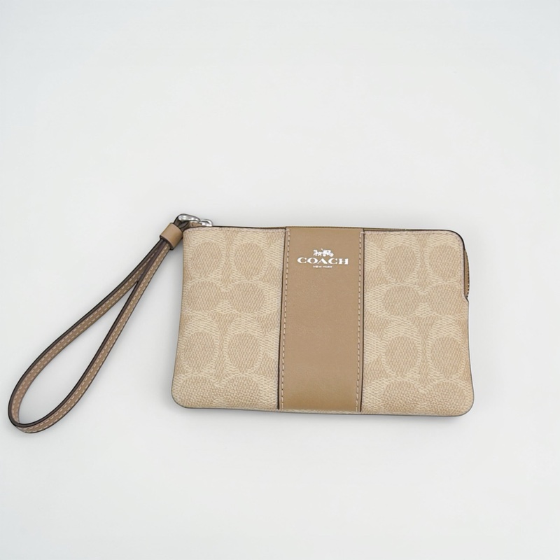 莉亞精品♡ Coach 手拿小包 二手美品-0