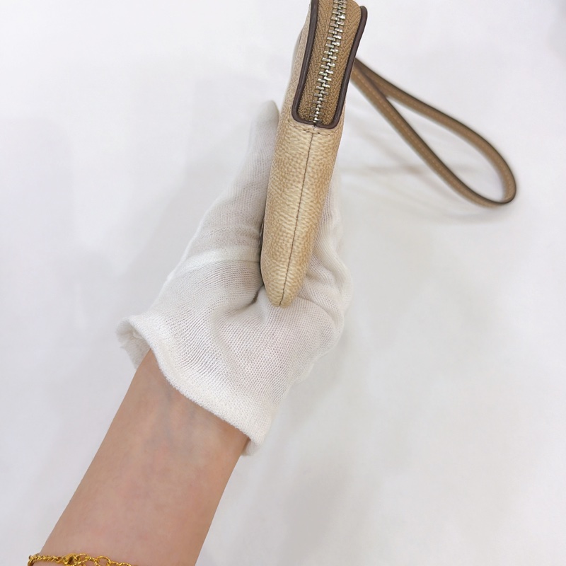 莉亞精品♡ Coach 手拿小包 二手美品-3