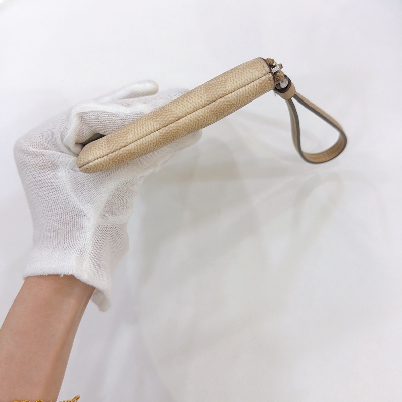 莉亞精品♡ Coach 手拿小包 二手美品-4