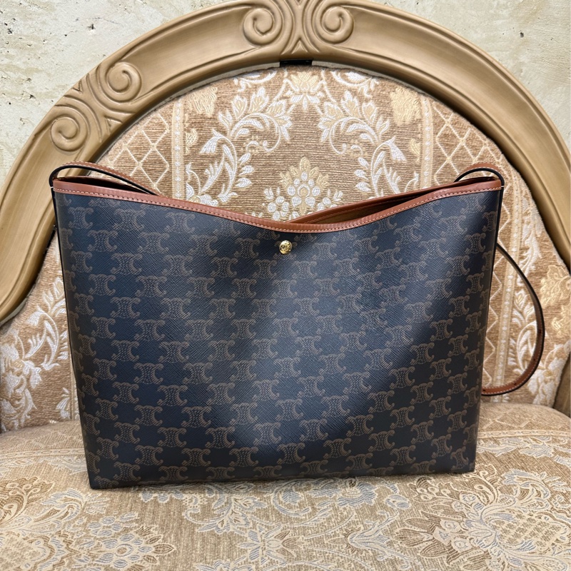 Celine PVC咖牛皮金釦肩斜背購物包123912GXC.04LU-2