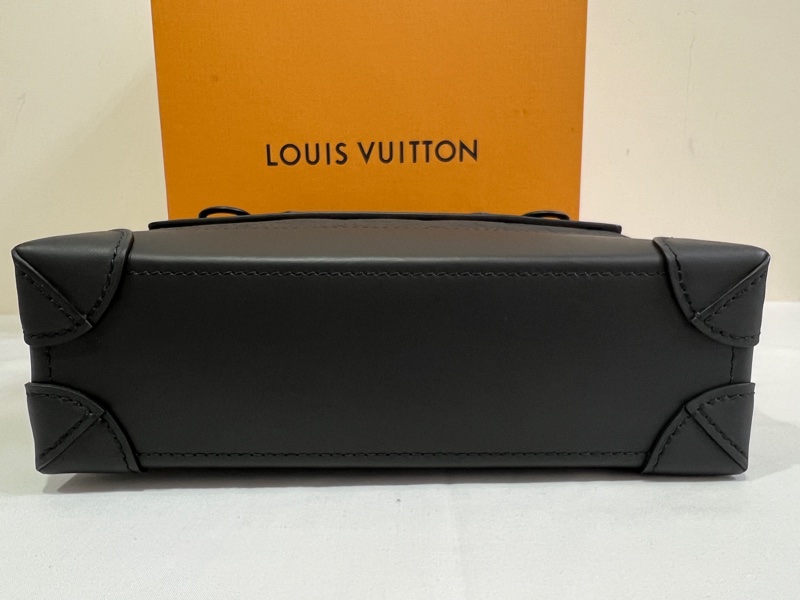 Louis Vuitton Taurillon Monogram Steamer PM 斜背包-4