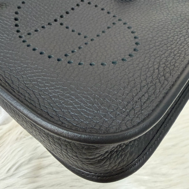 HERMES TC MINI EVELYNE 黑色荔枝皮 銀釦 洞洞包 肩背包 斜背包 2用包-9