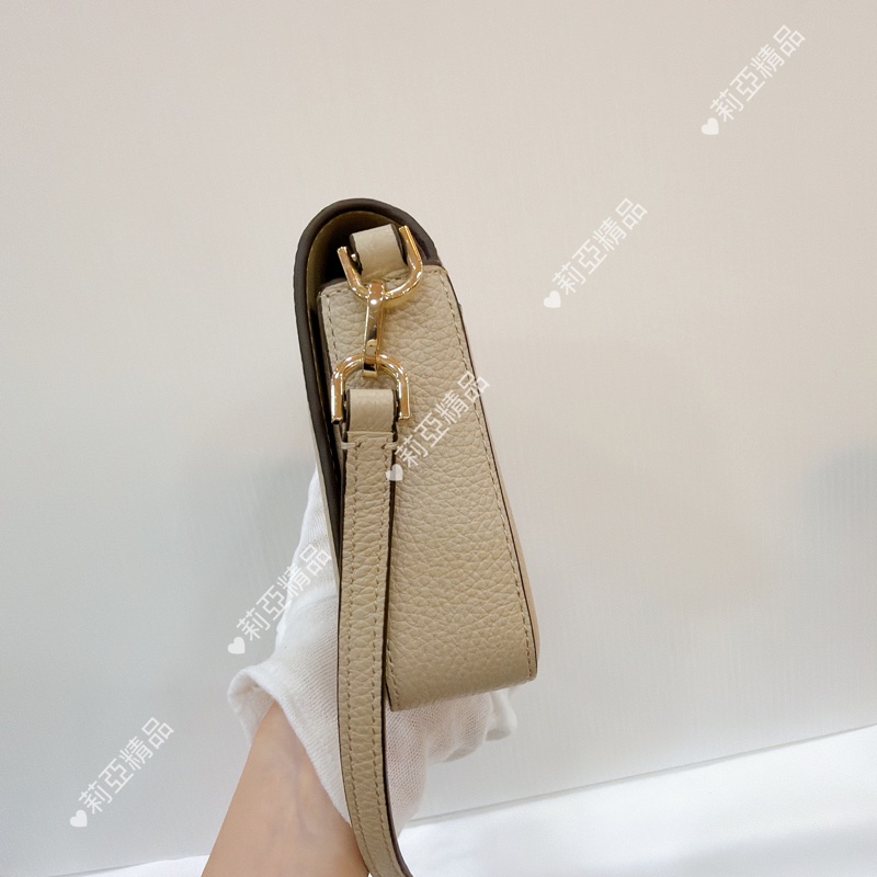 莉亞精品♡ KS奶白斜背包 二手美包-4