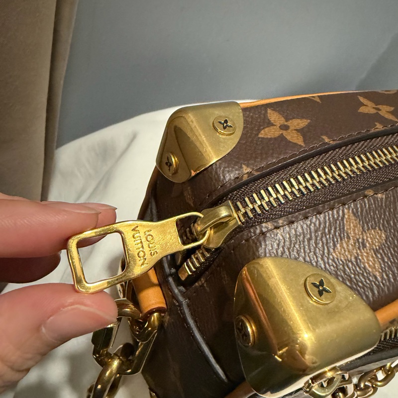 Louis Vuitton LV Mini Soft Trunk 金鏈 斜背包-9