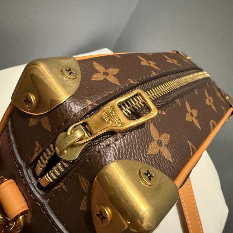 Louis Vuitton LV Mini Soft Trunk 金鏈 斜背包-10