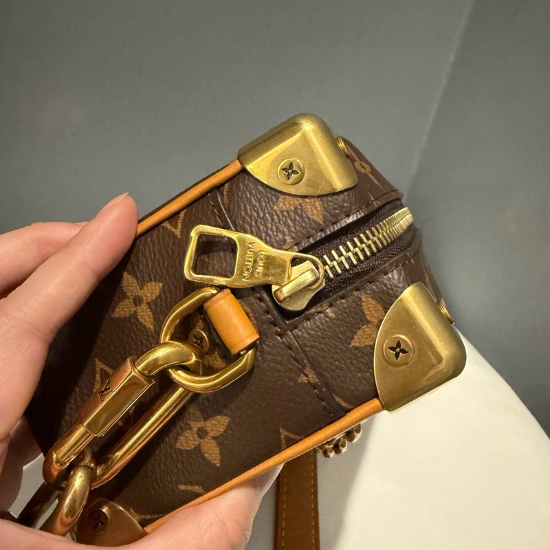 Louis Vuitton LV Mini Soft Trunk 金鏈 斜背包-14