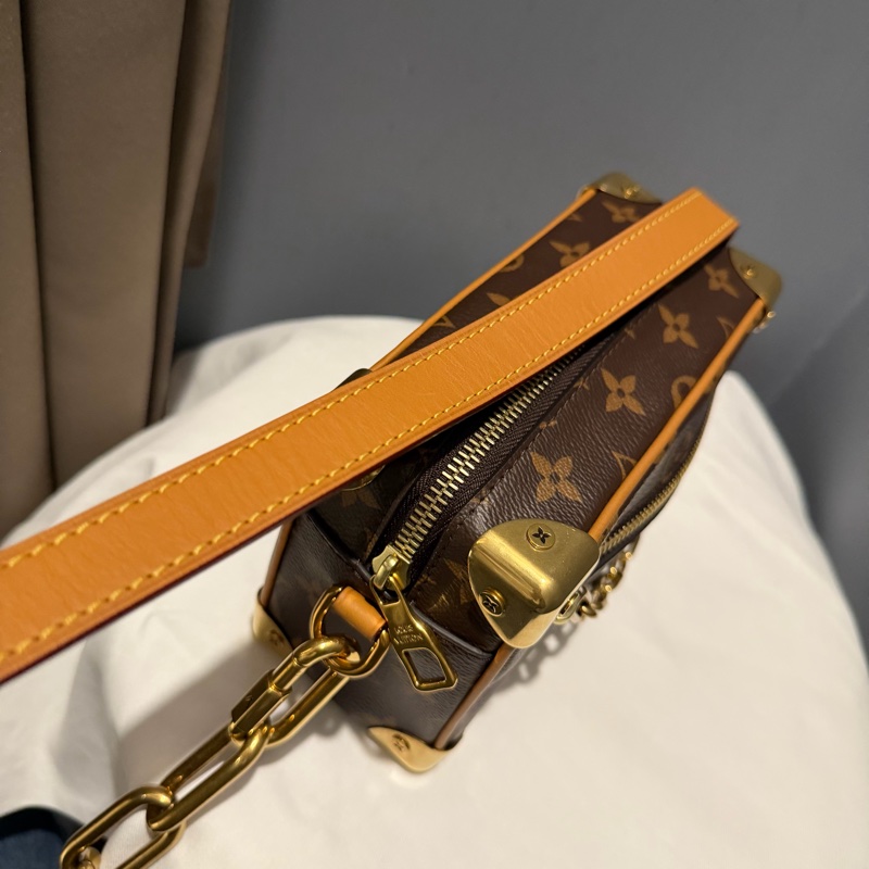 Louis Vuitton LV Mini Soft Trunk 金鏈 斜背包-16