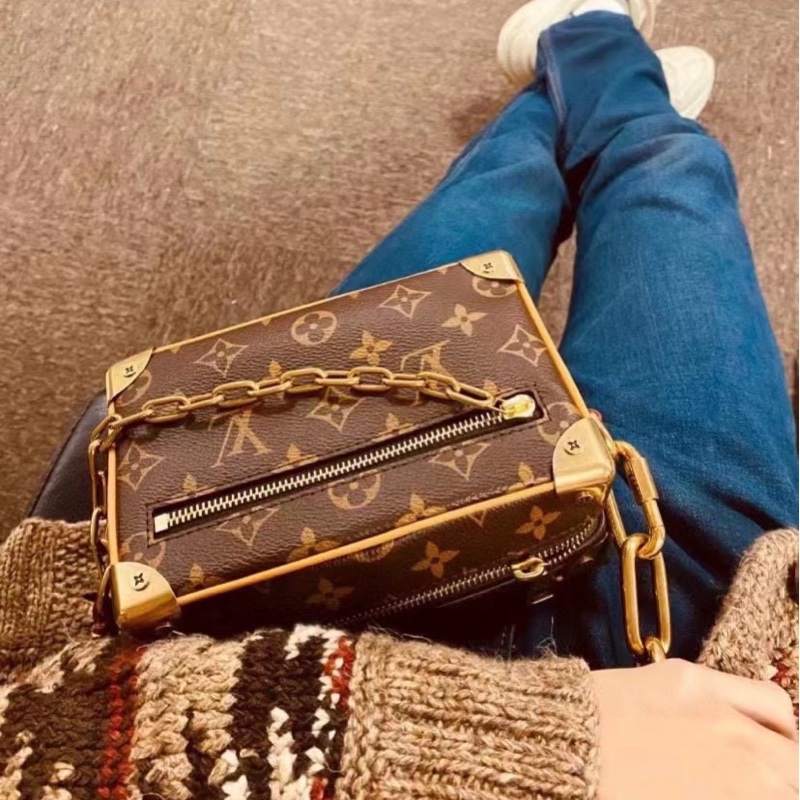 Louis Vuitton LV Mini Soft Trunk 金鏈 斜背包-52