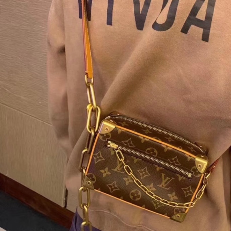 Louis Vuitton LV Mini Soft Trunk 金鏈 斜背包-55