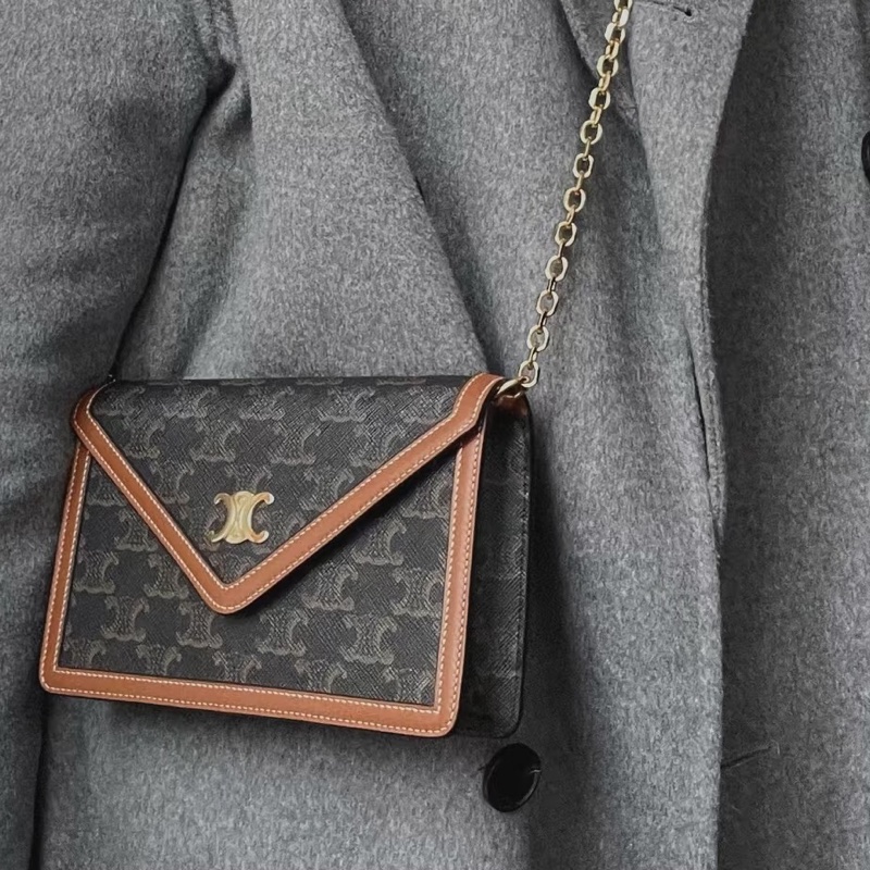 Celine賽琳 triomphe老花凱旋門信封鏈條包 尺寸19×13-4