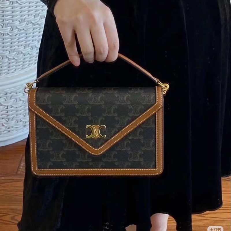 Celine賽琳 triomphe老花凱旋門信封鏈條包 尺寸19×13-21