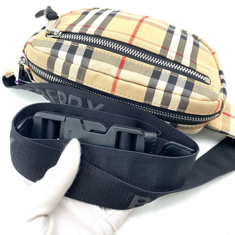 99新 巴寶莉 經典格紋帆布小號胸腰包-4