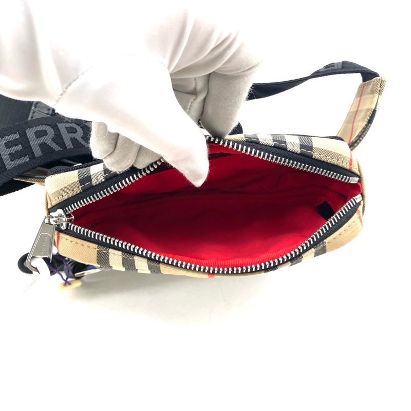 99新 巴寶莉 經典格紋帆布小號胸腰包-6