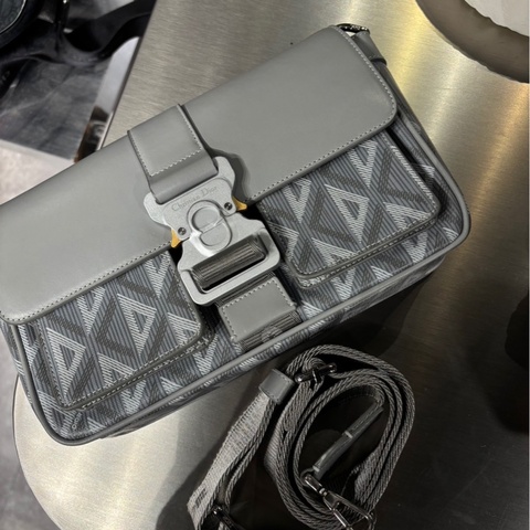 Dior Hit The Road 郵差包