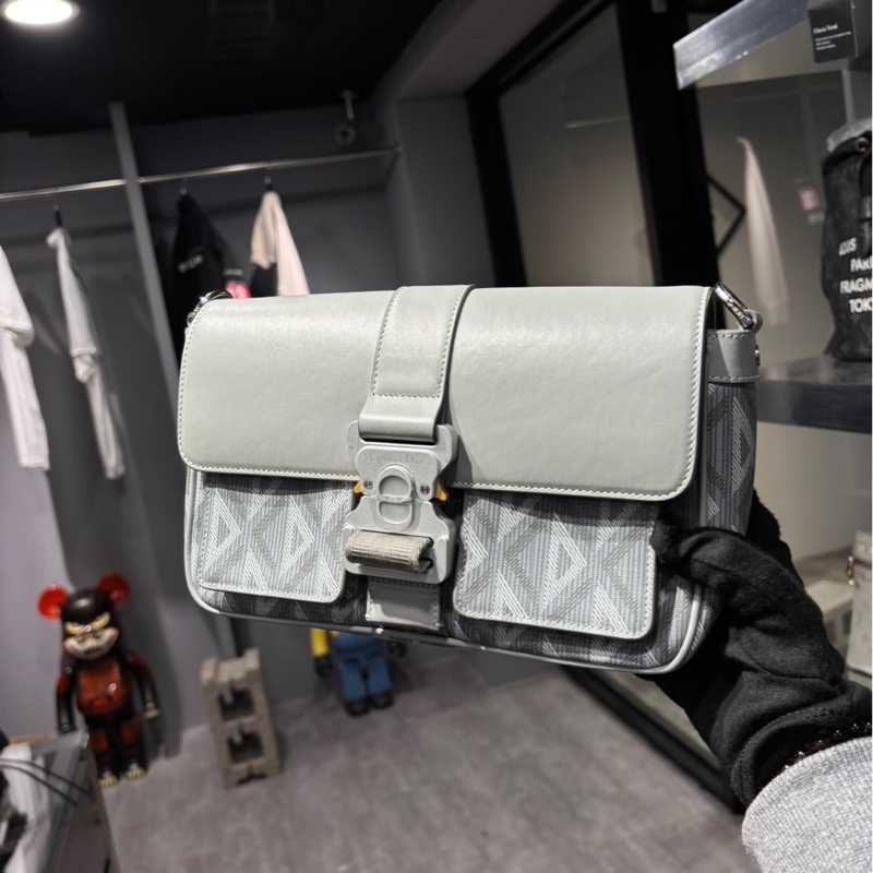 Dior Hit The Road 郵差包-1