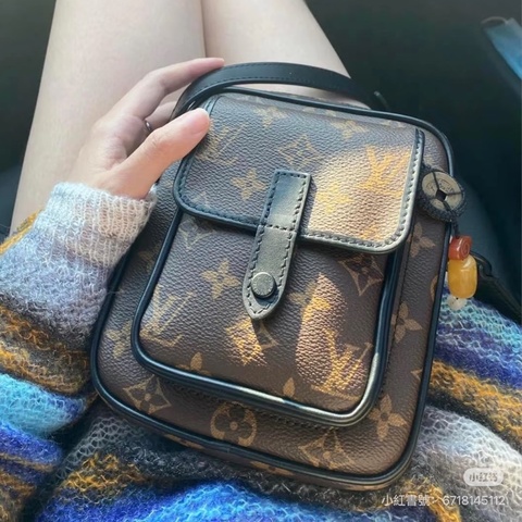 LV路易威登Christopher老花相機包 芯片 尺寸15×18 附件防塵袋