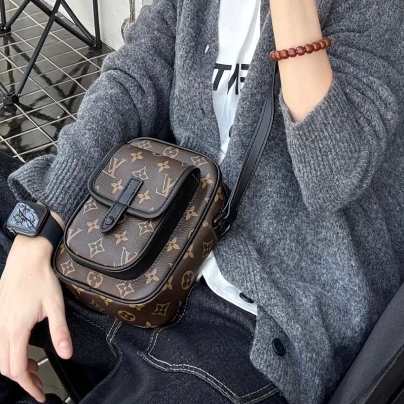 LV路易威登Christopher老花相機包 芯片 尺寸15×18 附件防塵袋-2