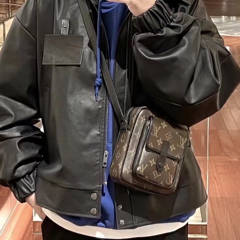 LV路易威登Christopher老花相機包 芯片 尺寸15×18 附件防塵袋-3