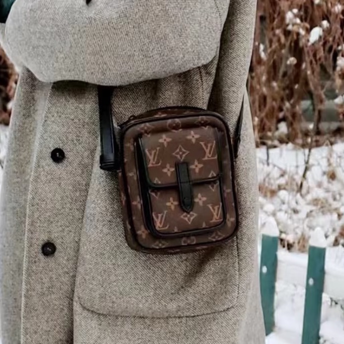 LV路易威登Christopher老花相機包 芯片 尺寸15×18 附件防塵袋-4