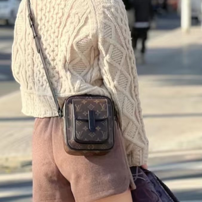 LV路易威登Christopher老花相機包 芯片 尺寸15×18 附件防塵袋-7