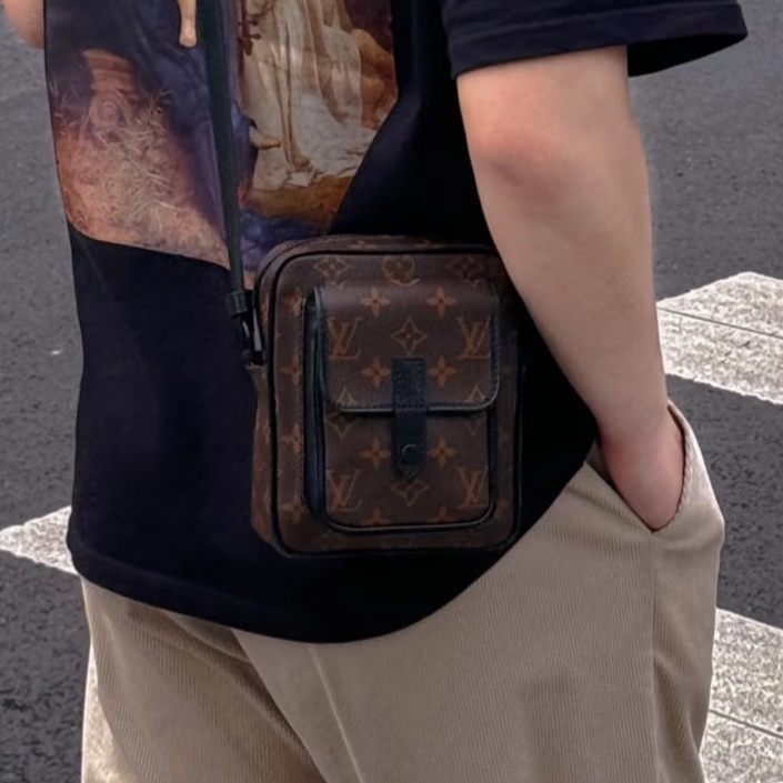 LV路易威登Christopher老花相機包 芯片 尺寸15×18 附件防塵袋-8