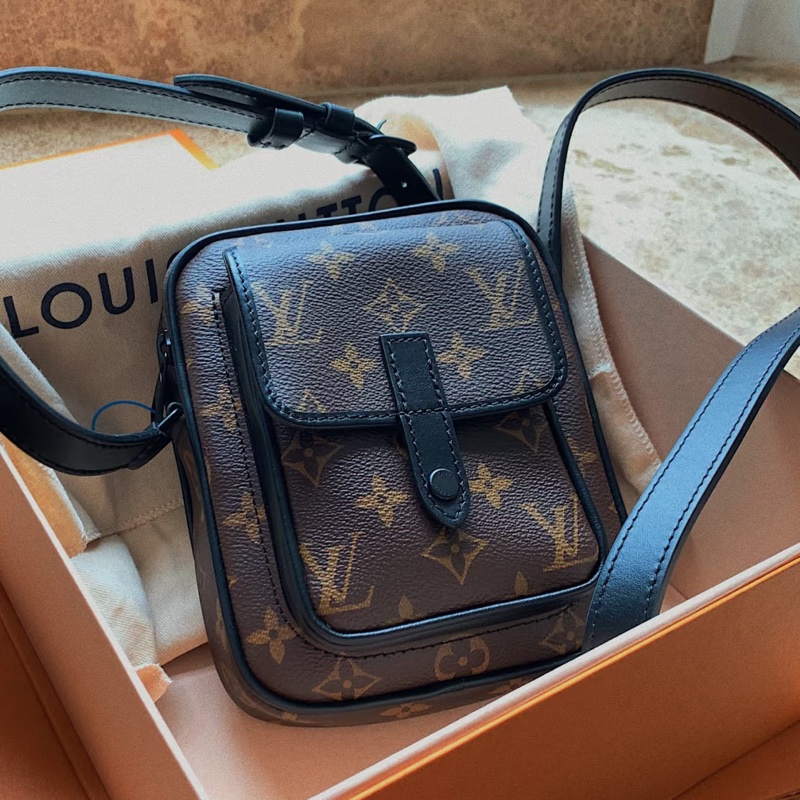 LV路易威登Christopher老花相機包 芯片 尺寸15×18 附件防塵袋-10